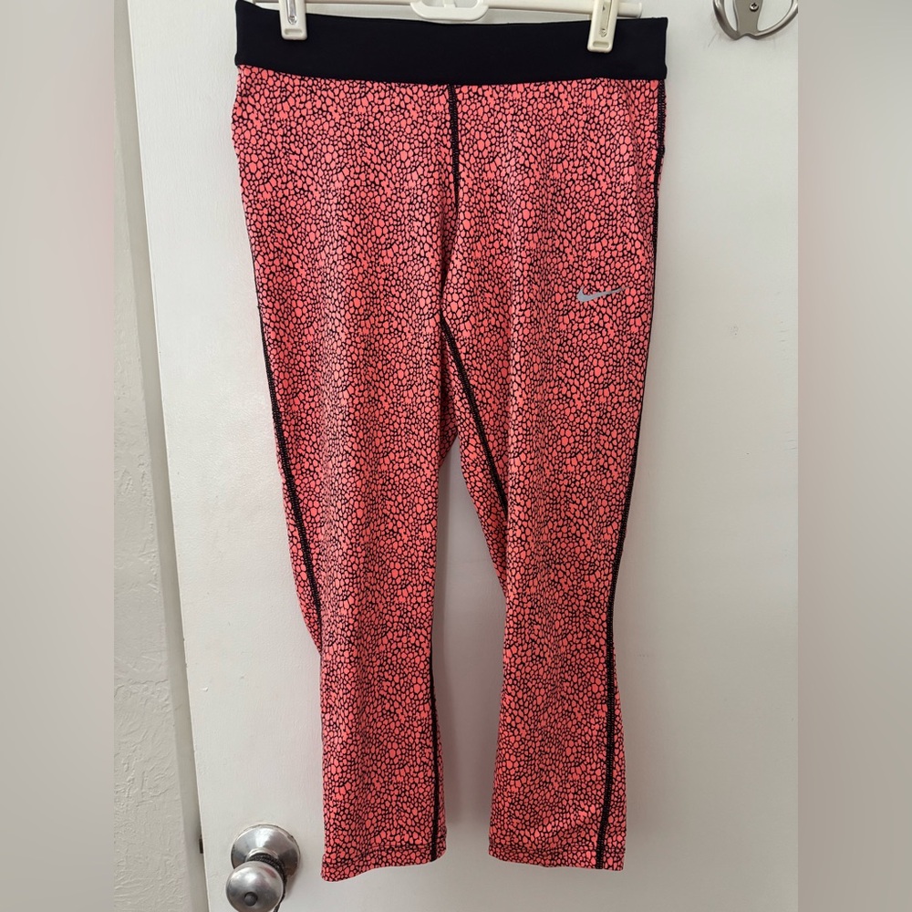 Nike Dri-Fit Coral and Black cropped leggings size small like new